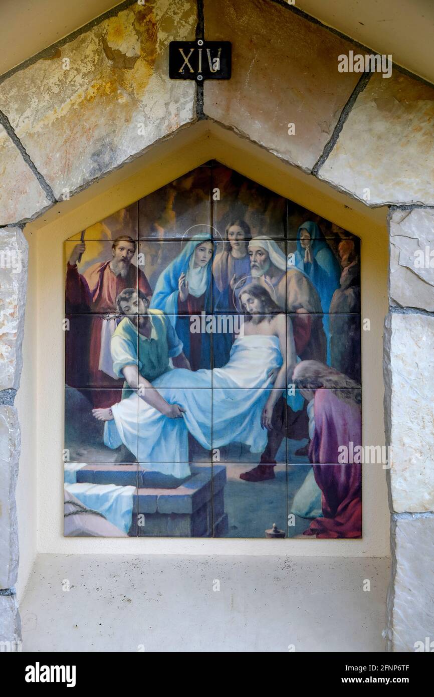 Stazioni della Croce nel santuario di Medjugorge, Bosnia-Erzegovina. Stazione 14, l'entombment Foto Stock