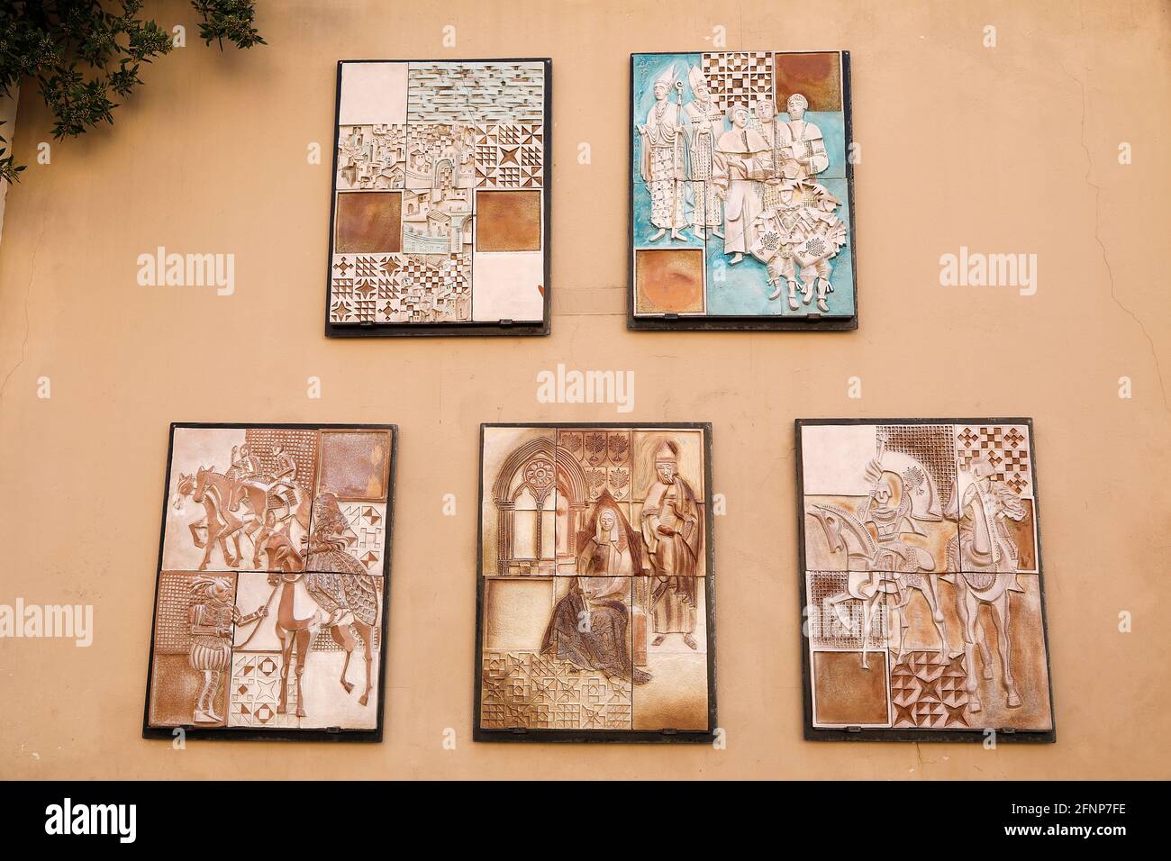 Mosaici raffiguranti la storia locale a Oristano, Sardegna, Italia Foto Stock