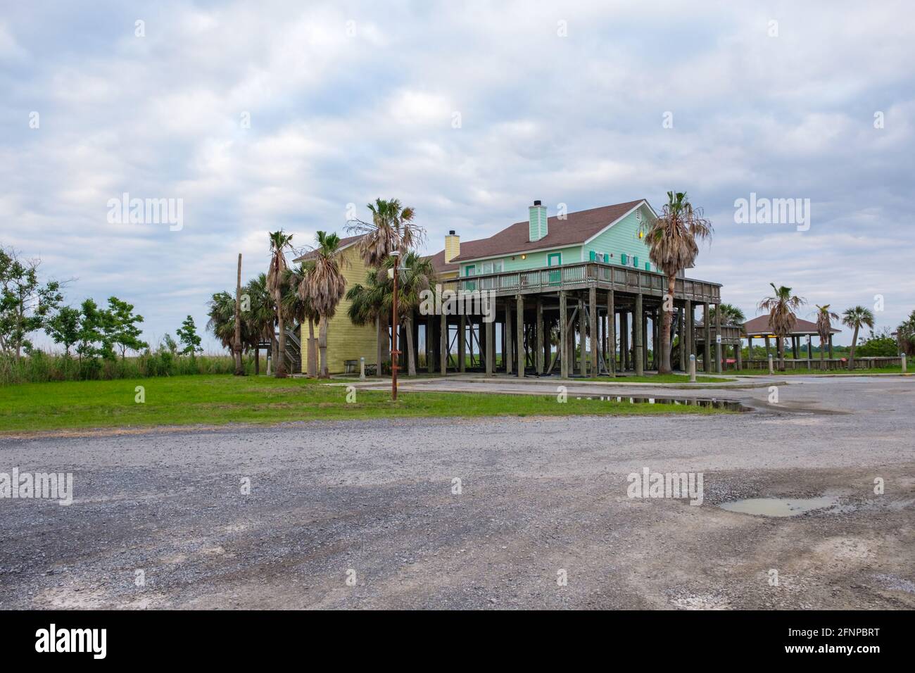 CYPREMORT POINT, LA, USA - 13 MAGGIO 2021: Cabine al Cypremort Point state Park Foto Stock