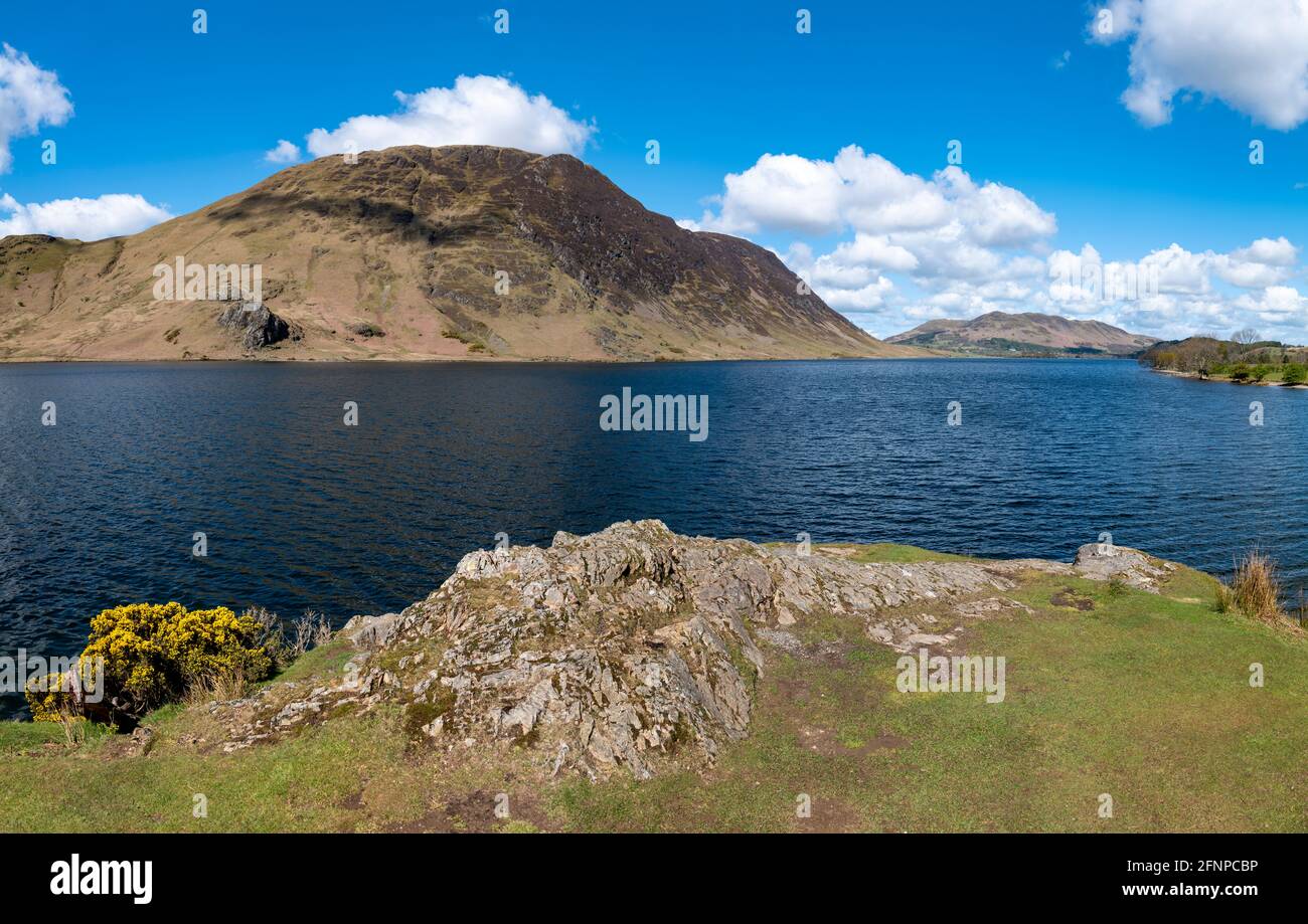 Crummock Water con Mellbreak, Lake District, Cumbria, Regno Unito. Foto Stock