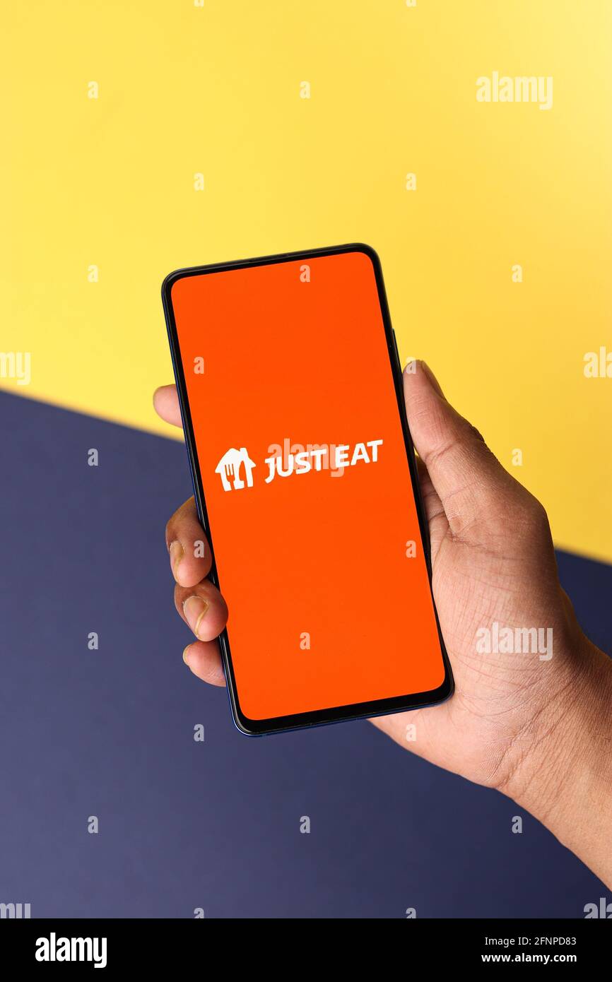 Assam, india - 18 maggio 2021 : Just eat logo on phone screen stock image. Foto Stock