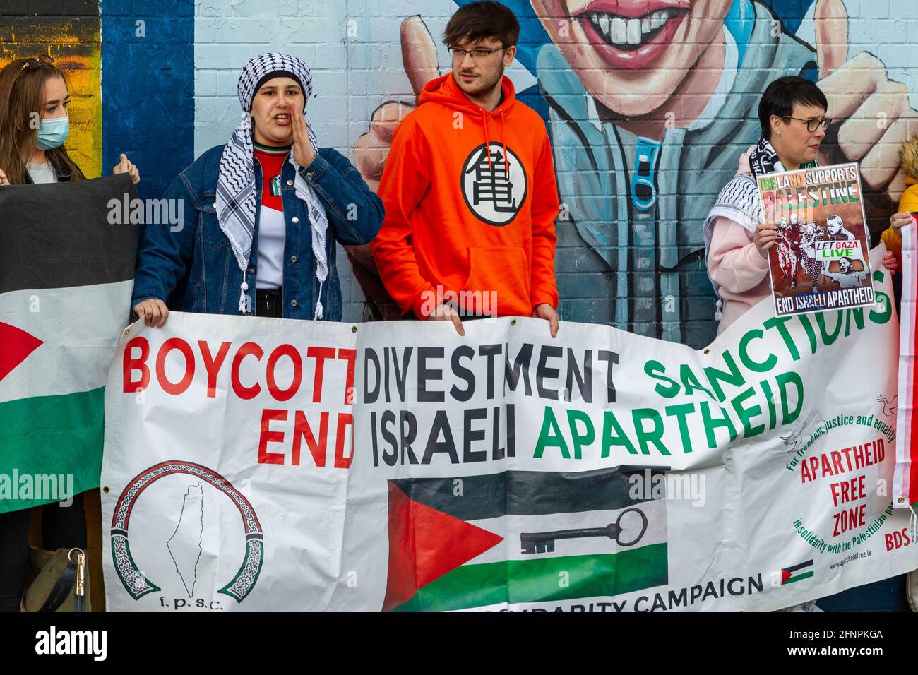 Belfast, Regno Unito. 18 maggio 2021: I manifestanti hanno partecipato ad un raduno a sostegno del popolo palestinese Foto Stock