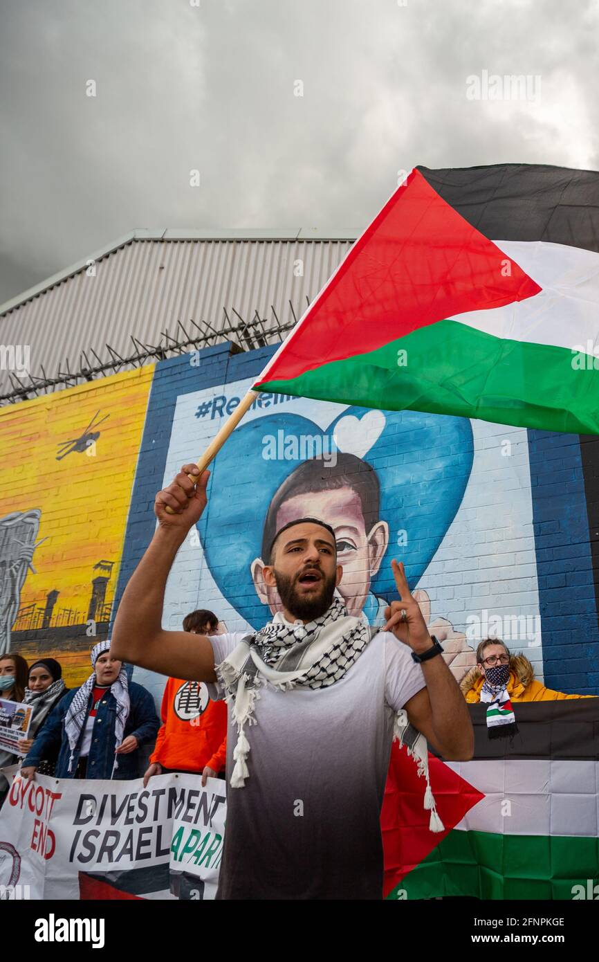 Belfast, Regno Unito. 18 maggio 2021: I manifestanti hanno partecipato ad un raduno a sostegno del popolo palestinese Foto Stock