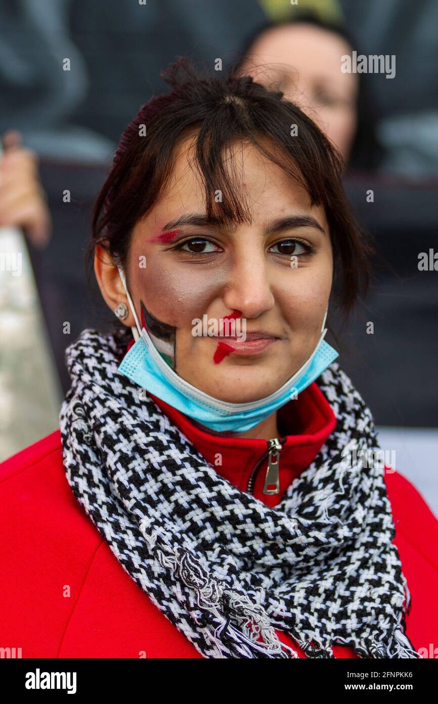 Belfast, Regno Unito. 18 maggio 2021: I manifestanti hanno partecipato ad un raduno a sostegno del popolo palestinese Foto Stock