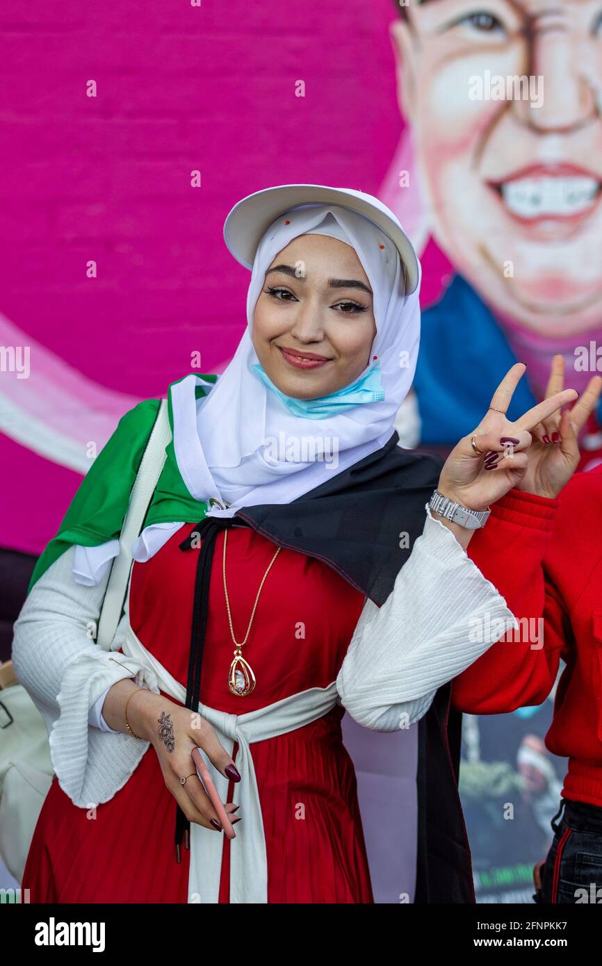 Belfast, Regno Unito. 18 maggio 2021: I manifestanti hanno partecipato ad un raduno a sostegno del popolo palestinese Foto Stock