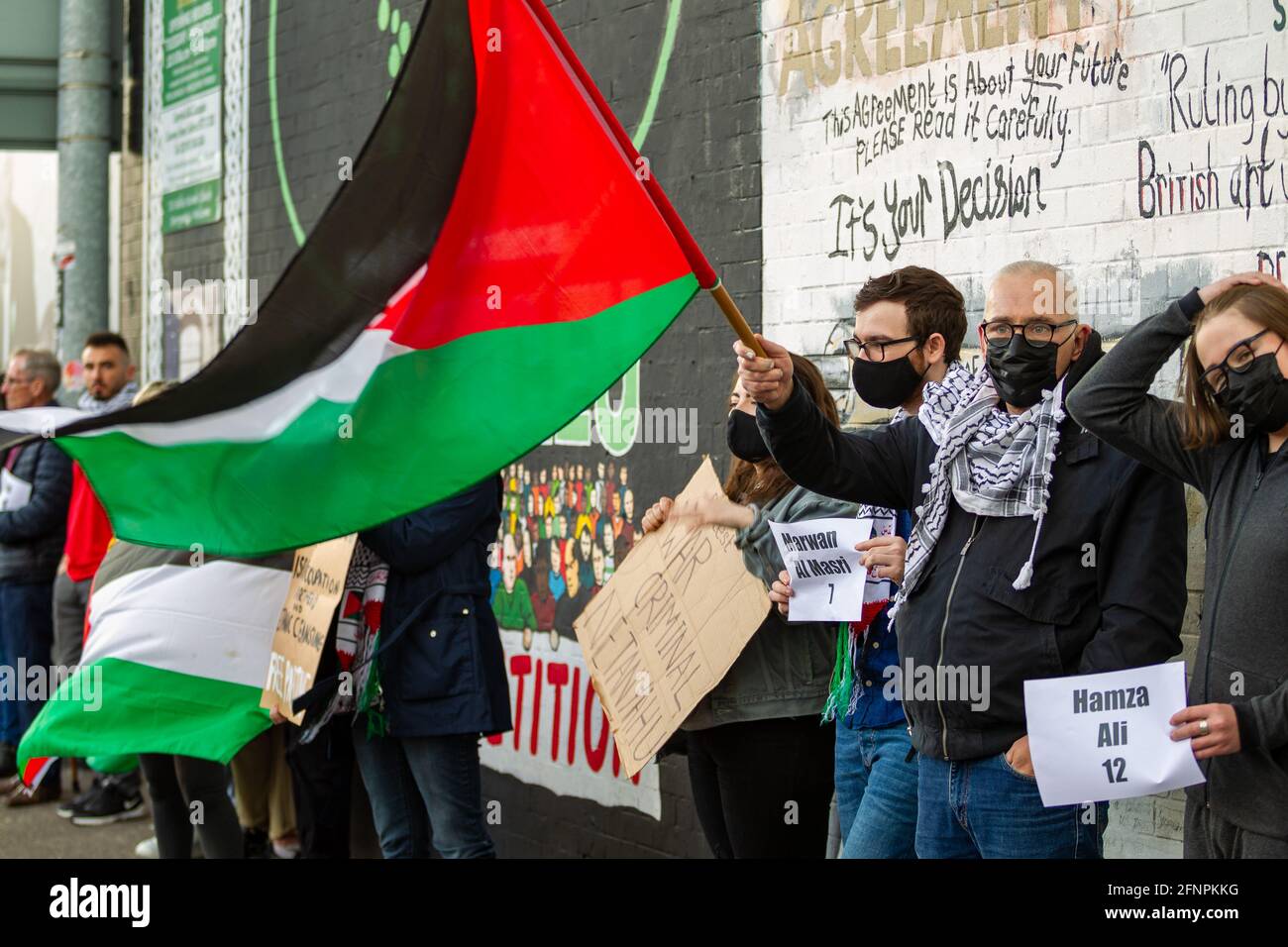 Belfast, Regno Unito. 18 maggio 2021: I manifestanti hanno partecipato ad un raduno a sostegno del popolo palestinese Foto Stock