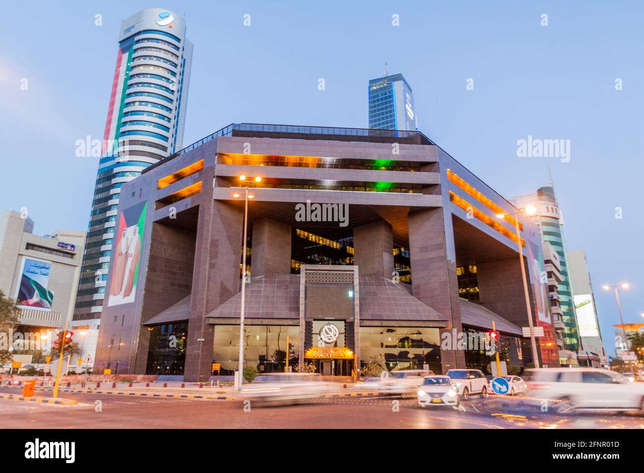 KUWAIT CITY, KUWAIT - 17 MARZO 2017: Edificio della Borsa di Kuwait nel centro di Kuwait City. Foto Stock