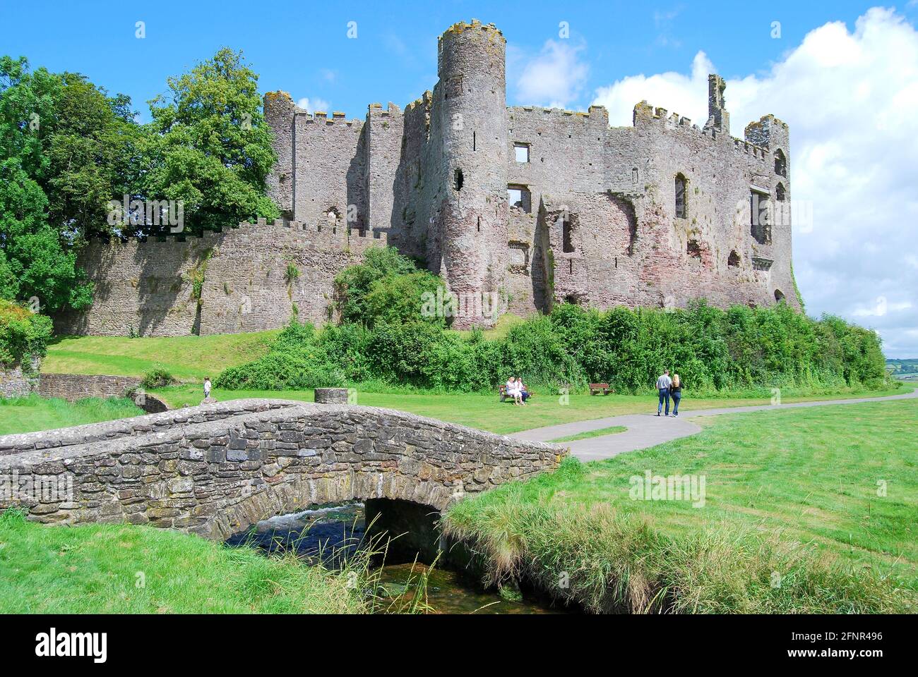 Castello di Laugharne del XII secolo, Laugharne, Carmarthensshire, Galles (Cymru), Regno Unito Foto Stock