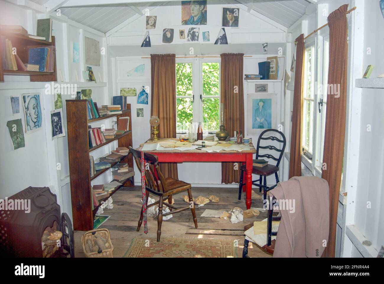 La scrittura di un capannone, Dylan Thomas Boathouse, Laugharne, Carmarthenshire, Wales, Regno Unito Foto Stock