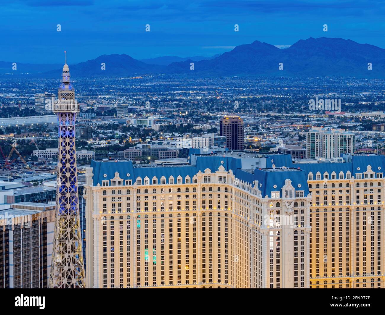 Las Vegas, 26 GENNAIO 2021 - veduta aerea pomeridiana della famosa striscia con Parigi Las Vegas Foto Stock