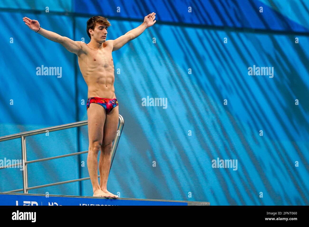 BUDAPEST, UNGHERIA - MAGGIO 16: Athanasios Tsirikos della Grecia in gara al Men 10m Platform preliminare durante il LEN European Aquatics Championships Foto Stock