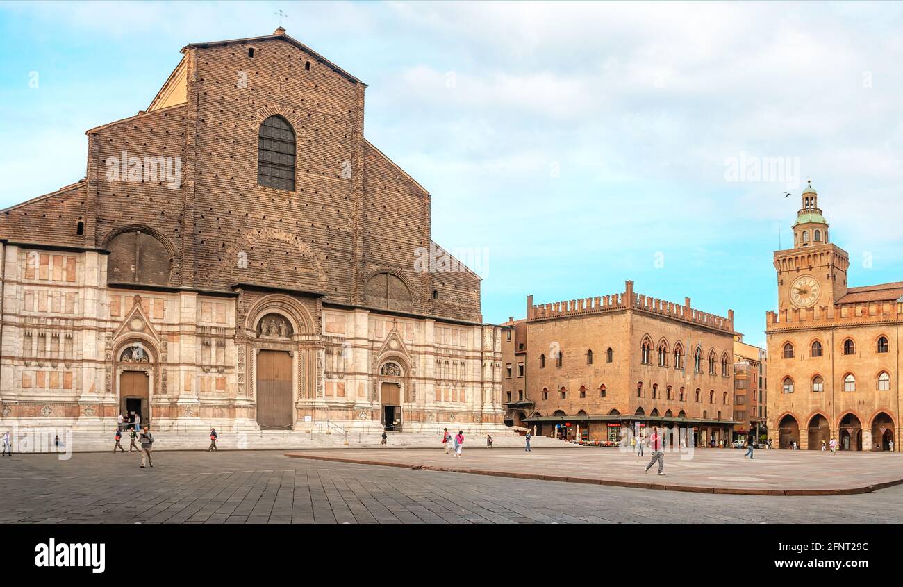 Basilica di San Petronio in Piazza maggiore nel centro storico di Bologna, Emilia-Romagna, Italia Foto Stock