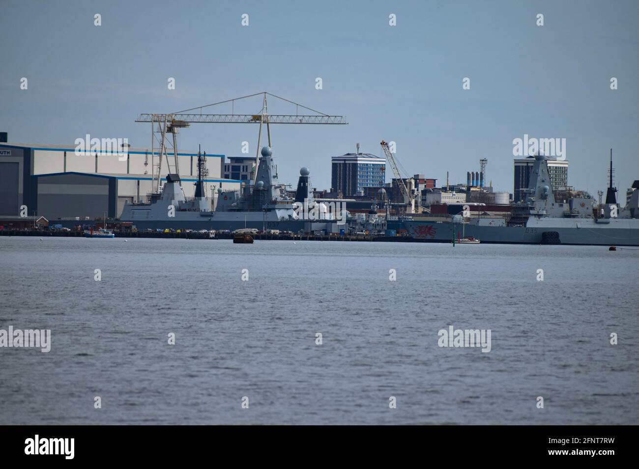 Tre Royal Navy Type 45 visti qui accanto a Portsmouth Naval Base Foto Stock