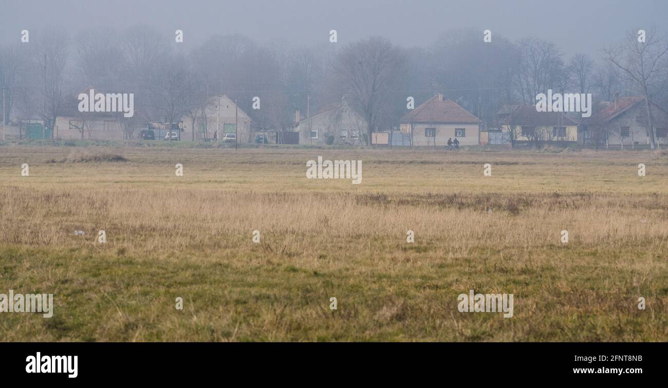 29 dicembre 2013 - Srbobran: Città di Srbobran nella nebbia, vicino a Novi Sad in inverno Foto Stock