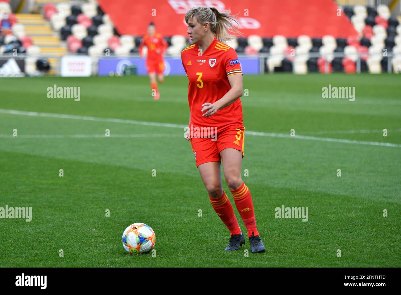 Newport, Galles. 22 ottobre 2020. Gemma Evans of Wales Donne in azione durante il Campionato europeo delle Donne UEFA 2020 Qualifying Group C match tra Galles e Isole Faroe Donne alla Rodney Parade di Newport, Galles, UK il 22 ottobre 2020. Credito: Duncan Thomas/Majestic Media. Foto Stock Newport, Galles. 22 ottobre 2020. Gemma Evans of Wales Donne in azione durante il Campionato europeo delle Donne UEFA 2020 Qualifying Group C match tra Galles e Isole Faroe Donne alla Rodney Parade di Newport, Galles, UK il 22 ottobre 2020. Credito: Duncan Thomas/Majestic Media. Foto Stock
