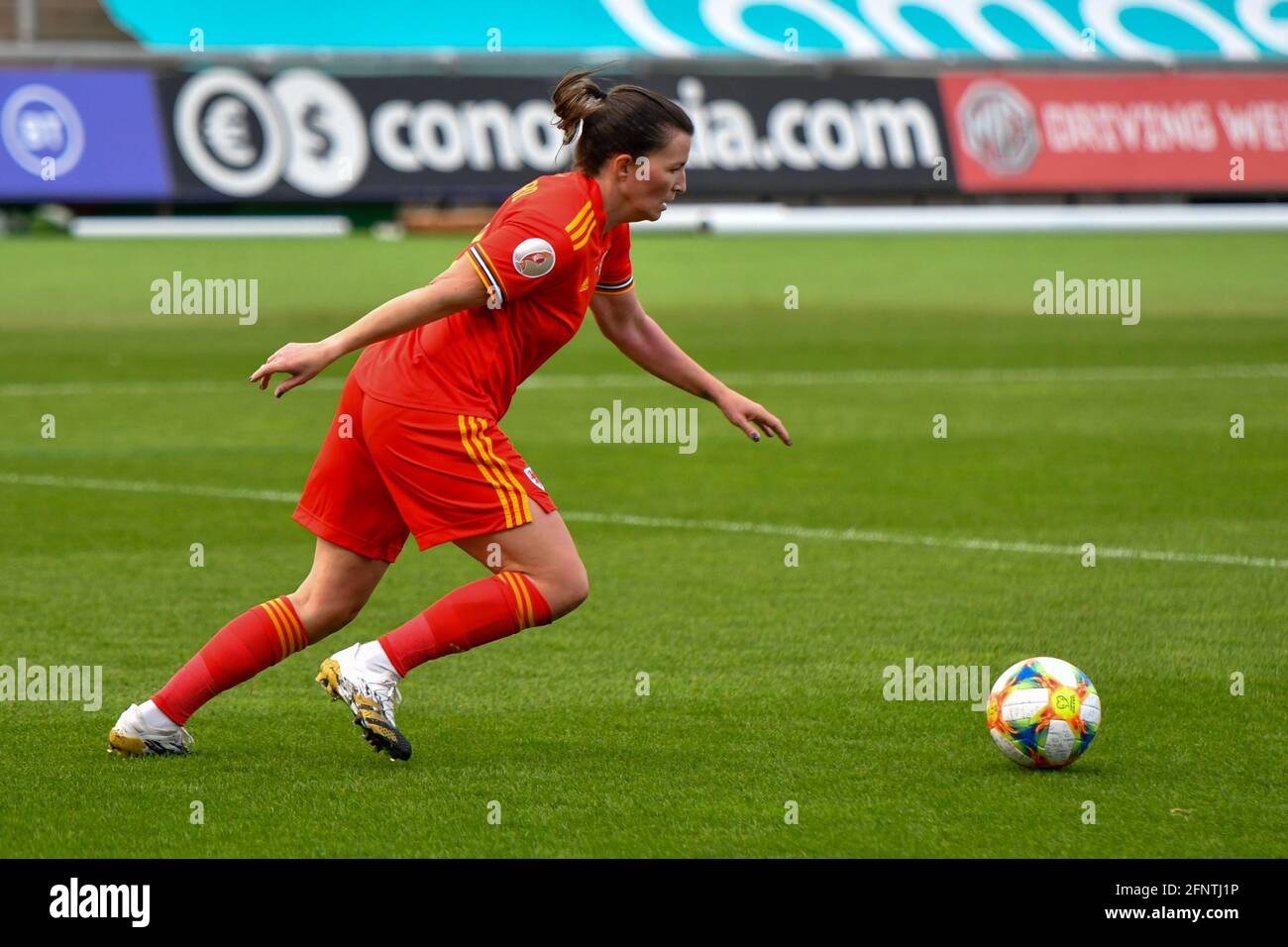 Newport, Galles. 22 ottobre 2020. Helen Ward of Wales Donne in azione durante il Campionato europeo delle Donne UEFA 2020 Qualifying Group C match tra Galles e Isole Faroe Donne alla Rodney Parade di Newport, Galles, UK il 22 ottobre 2020. Credito: Duncan Thomas/Majestic Media. Foto Stock Newport, Galles. 22 ottobre 2020. Helen Ward of Wales Donne in azione durante il Campionato europeo delle Donne UEFA 2020 Qualifying Group C match tra Galles e Isole Faroe Donne alla Rodney Parade di Newport, Galles, UK il 22 ottobre 2020. Credito: Duncan Thomas/Majestic Media. Foto Stock
