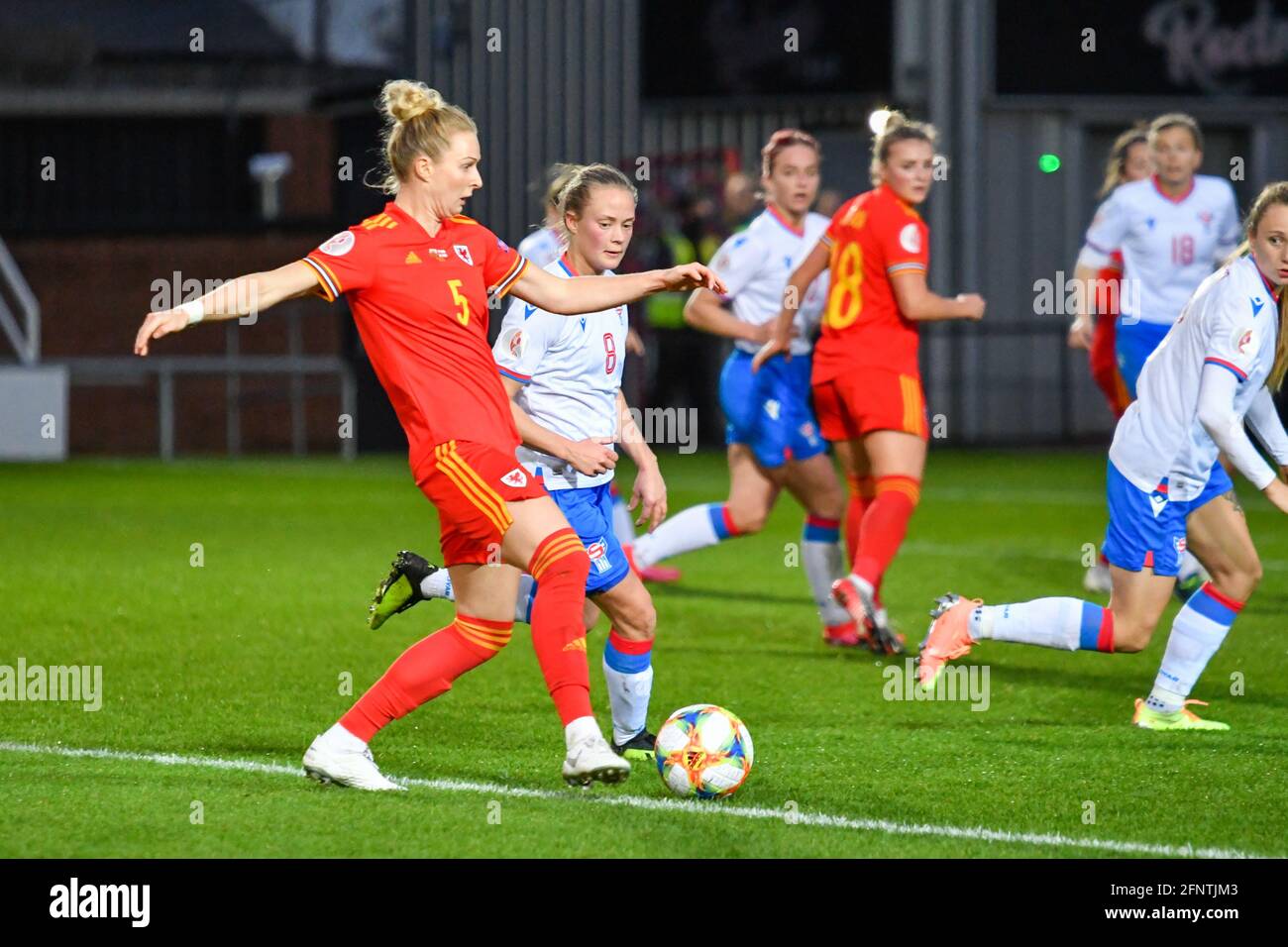 Newport, Galles. 22 ottobre 2020. Rhiannon Roberts of Wales Donne in azione durante il Campionato europeo delle Donne UEFA 2020 Qualifying Group C match tra Galles e Isole Faroe Donne alla Rodney Parade di Newport, Galles, UK il 22 ottobre 2020. Credito: Duncan Thomas/Majestic Media. Foto Stock Newport, Galles. 22 ottobre 2020. Rhiannon Roberts of Wales Donne in azione durante il Campionato europeo delle Donne UEFA 2020 Qualifying Group C match tra Galles e Isole Faroe Donne alla Rodney Parade di Newport, Galles, UK il 22 ottobre 2020. Credito: Duncan Thomas/Majestic Media. Foto Stock
