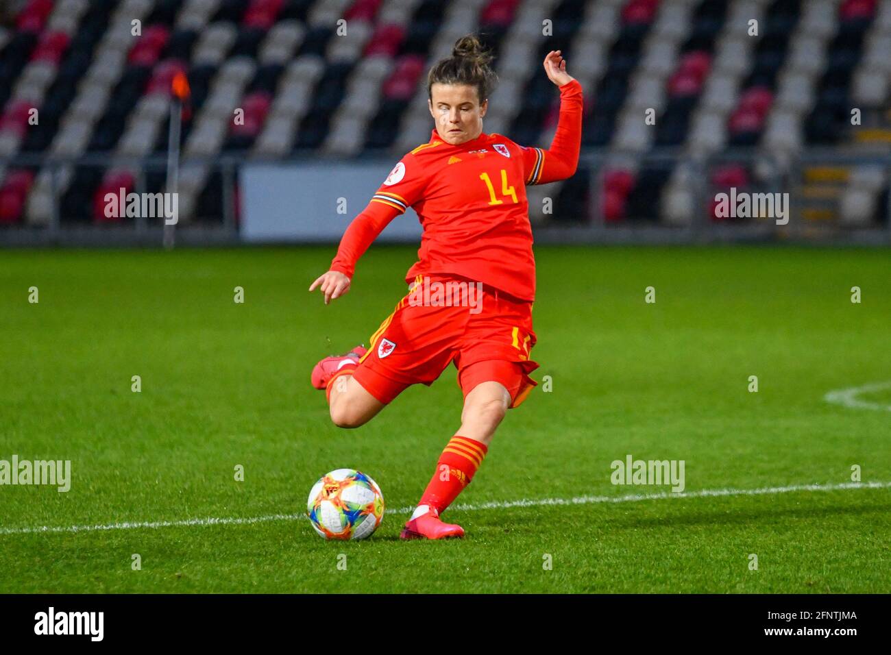 Newport, Galles. 22 ottobre 2020. Hayley Ladd of Wales Donne in azione durante il Campionato europeo delle Donne UEFA 2020 Qualifying Group C match tra Galles e Faroe Islands Donne alla Rodney Parade di Newport, Galles, UK il 22 ottobre 2020. Credito: Duncan Thomas/Majestic Media. Foto Stock Newport, Galles. 22 ottobre 2020. Hayley Ladd of Wales Donne in azione durante il Campionato europeo delle Donne UEFA 2020 Qualifying Group C match tra Galles e Faroe Islands Donne alla Rodney Parade di Newport, Galles, UK il 22 ottobre 2020. Credito: Duncan Thomas/Majestic Media. Foto Stock