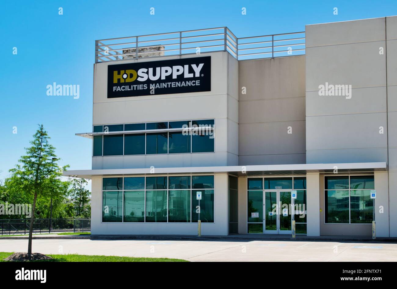 Houston, Texas USA 05-02-2021: Esterno dell'ufficio HD Supply a Houston, Texas. Distributore industriale di prodotti e servizi di manutenzione negli Stati Uniti. Foto Stock