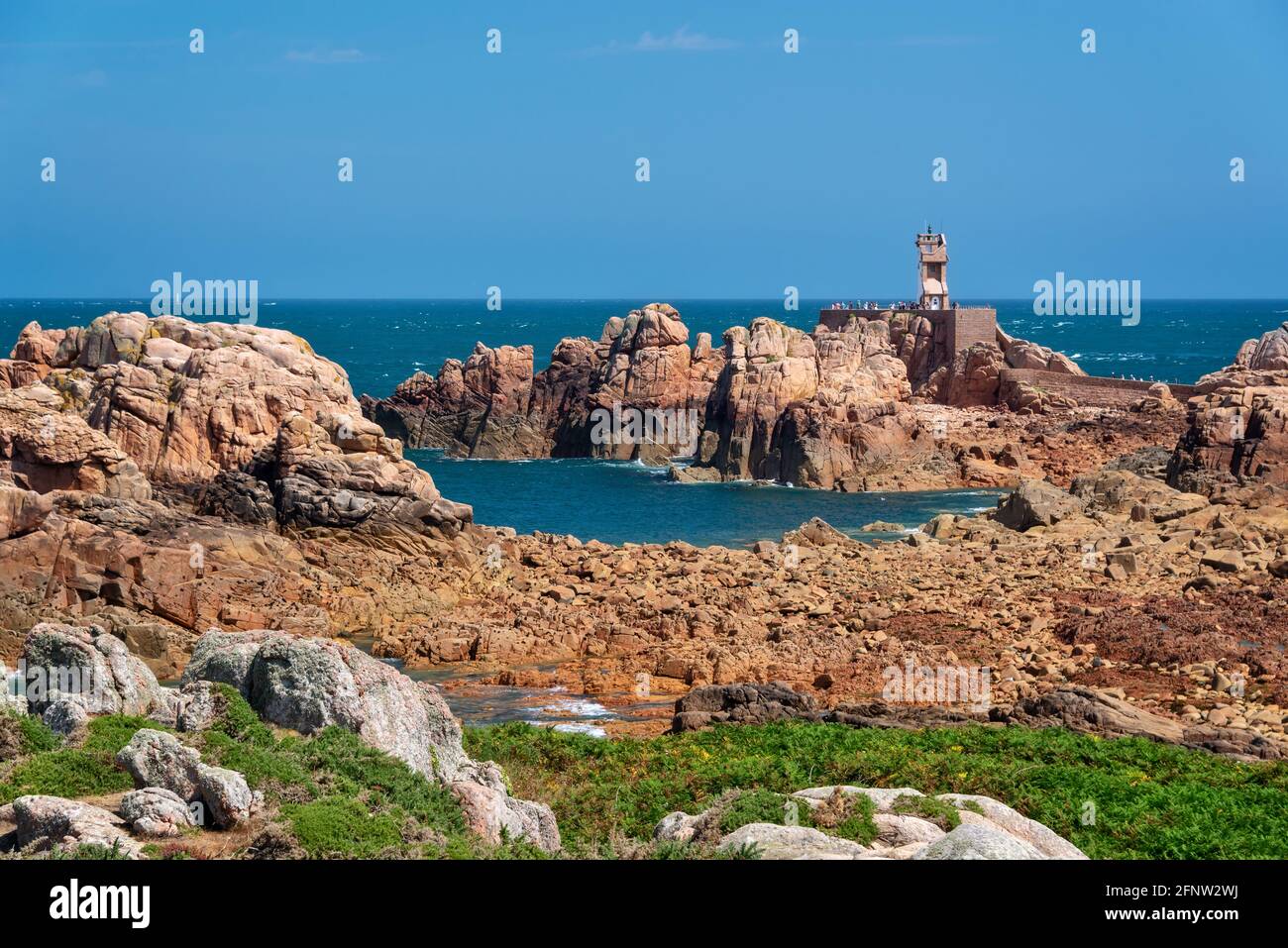 Faro di Peacock (phare du Paon) sull'isola di Bréhat in Côtes d'Armor, Bretagna, Francia Foto Stock