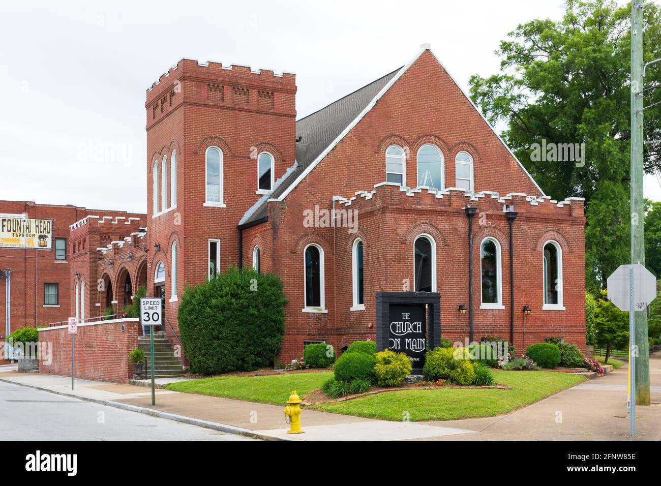 CHATTANOOGA, TN, USA-8 MAGGIO 2021: Un edificio per matrimoni ed eventi, la Chiesa sul meno, è stato completato nel 1904. Foto Stock