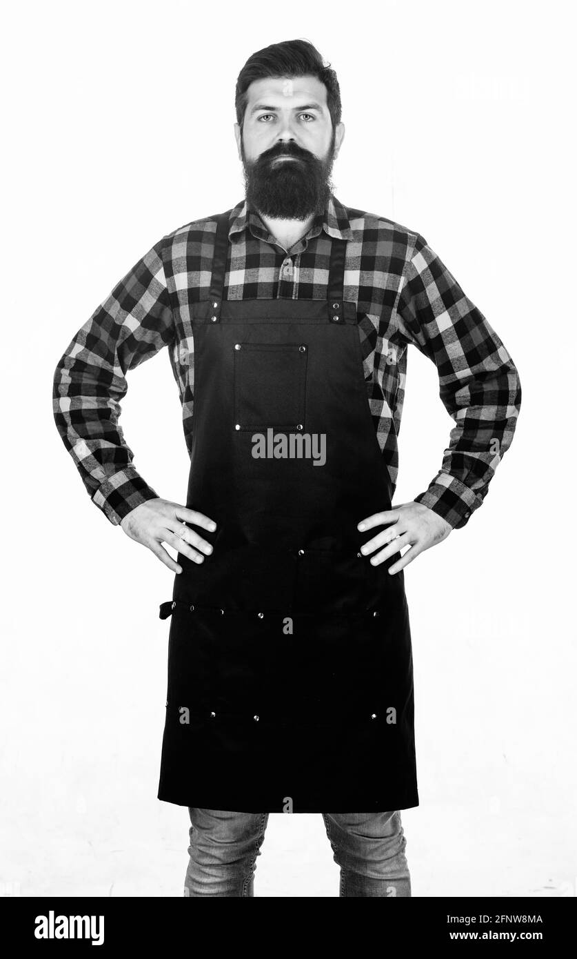 Pronti per cucinare. Barbuto hipster indossare il grembiule per barbecue. La tostatura e la cottura alla griglia di cibi. Per picnic e barbecue. L'uomo cook tanga brutale. Un ristorante fast food Foto Stock