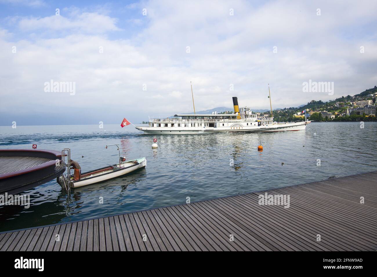 Molo rotondo sul Lago di Ginevra a Montreux, Svizzera Foto Stock