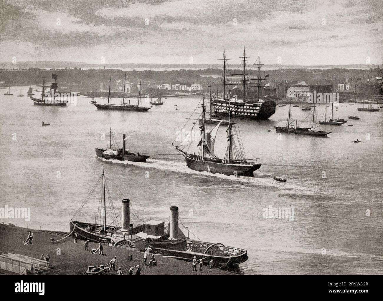 Una vista del tardo 19 ° secolo del porto di Portsmouth, un grande porto naturale in Hampshire, Inghilterra. È la casa della Royal Navy, a causa della sua posizione strategica sulla costa meridionale dell'Inghilterra, protetta dalla difesa naturale dell'Isola di Wight, la sua stretta entrata, e i forti che la circondano, rendendola praticamente inespugnabile da attaccare dal mare. La vittoria di HMS può essere vista ormeggiata nel porto. Foto Stock