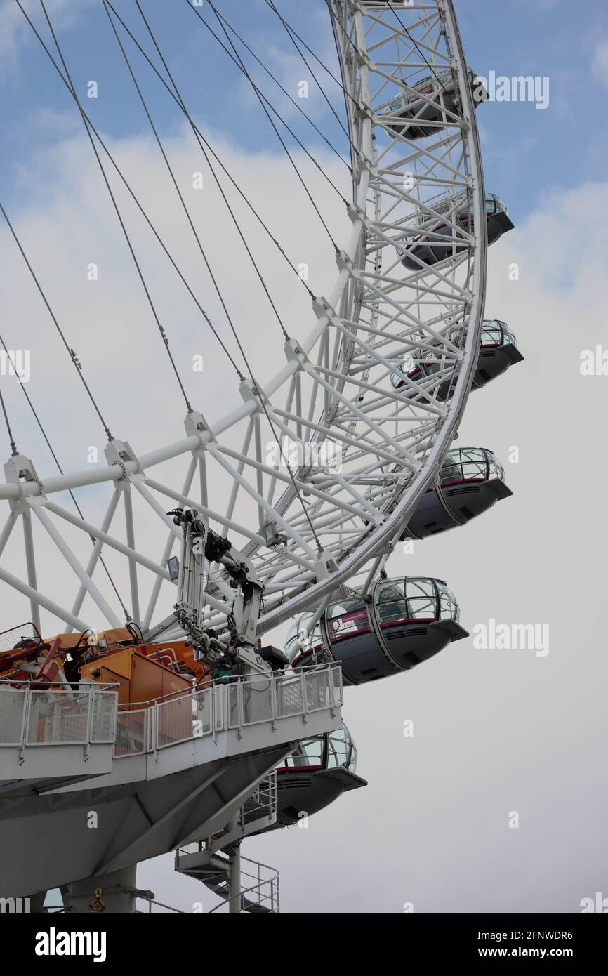 Vista astratta del London Eye , Gran Bretagna, 17 maggio 2021 Foto Stock