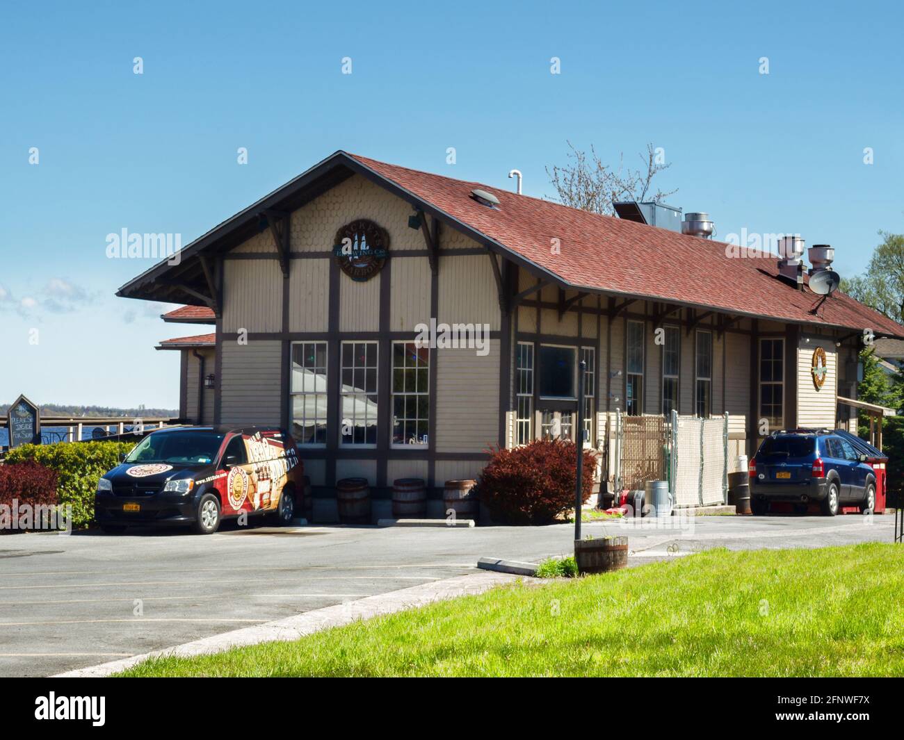 Saacks Harbour, New York, Stati Uniti. 12 maggio 2021. Sacks Harbour Brewing Company nel piccolo villaggio storico di Sackets Harbour Foto Stock