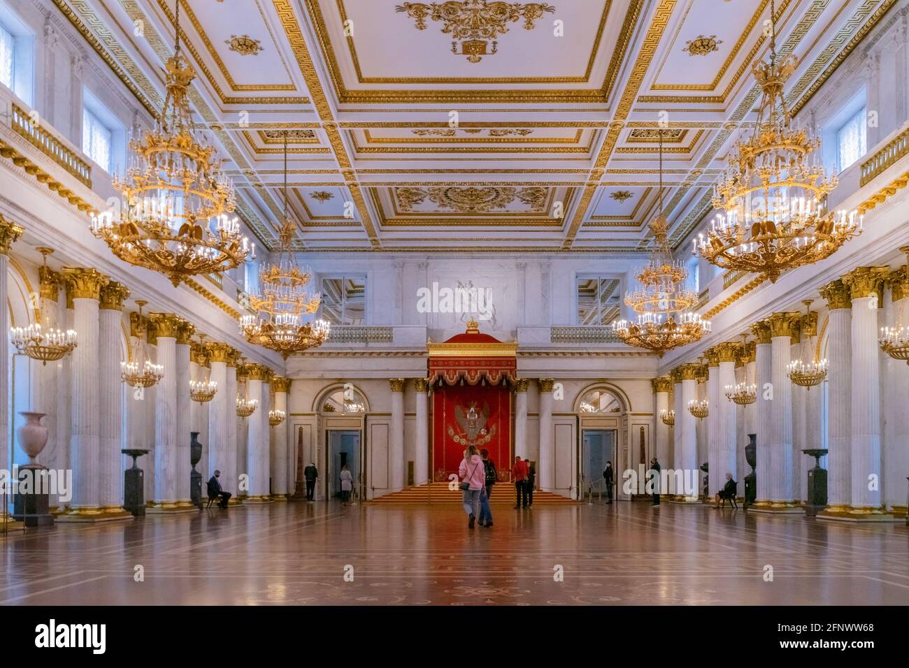 Sala di San Giorgio, o Sala del Grande Trono, in stile neoclassico Palazzo d'Inverno, Museo dell'Ermitage, San Pietroburgo, Russia Foto Stock