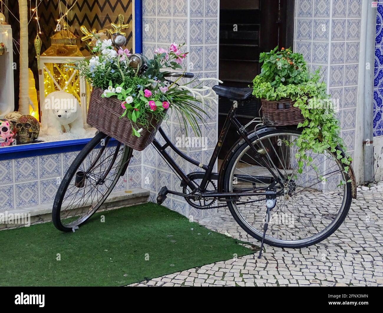 Kopida Supporto Per Piante A Forma Di Bicicletta – Decorazione In Plastica Bianca, Con Cestino, 27x18 Cm