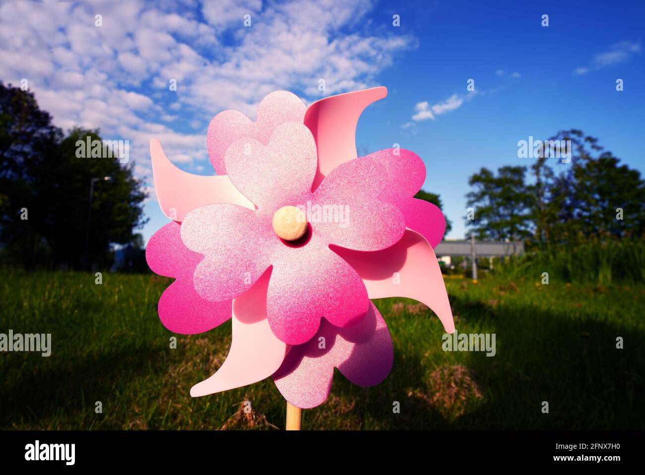 Filatore del vento del giardino immagini e fotografie stock ad alta  risoluzione - Alamy