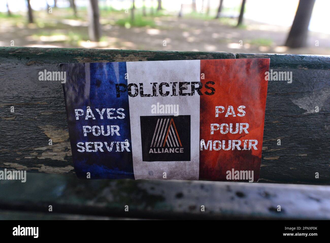 Riunione di Parigi di poliziotti arrabbiati. 35000 persone secondo gli organizzatori, e deputati da tutte le parti sono presenti. Foto Stock