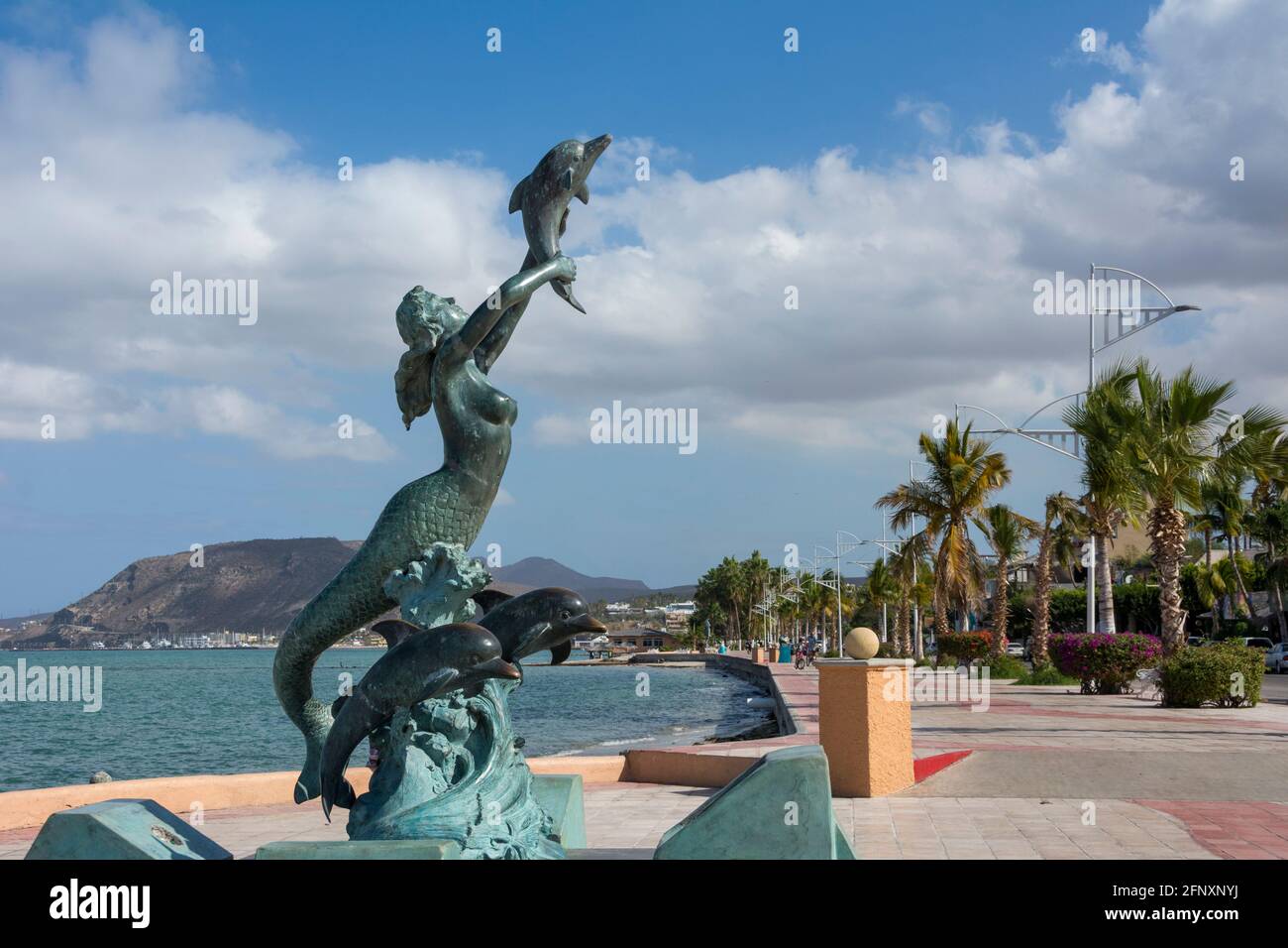 Statua di sirena e delfino sul Malecon a la Paz, Baja California sur, Messico. Foto Stock