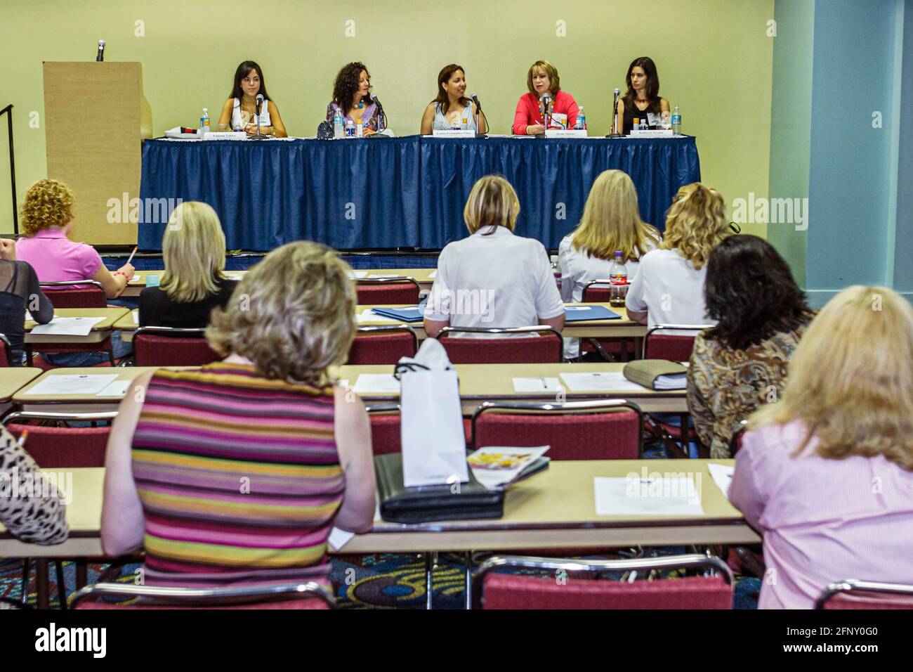 Florida,Miami Beach Convention Center,centro Spa Industry Expo,seminario simposio relatori pubblico donne, Foto Stock