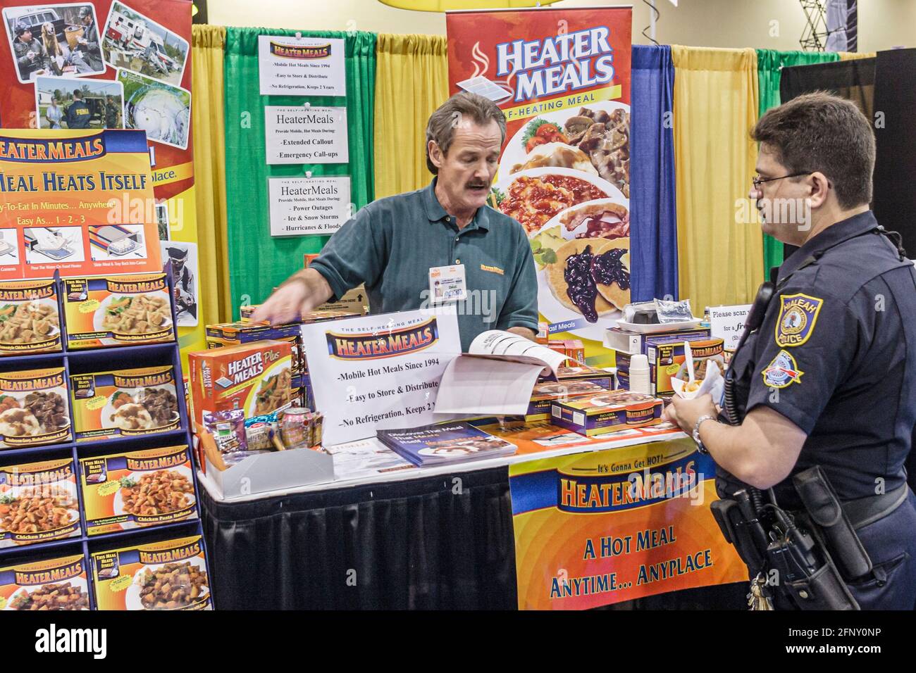 Florida,Miami Beach Convention Center,centro,IACP International Association of Chiefs of Police conferenza annuale,Heater meals self heating mostra ex Foto Stock