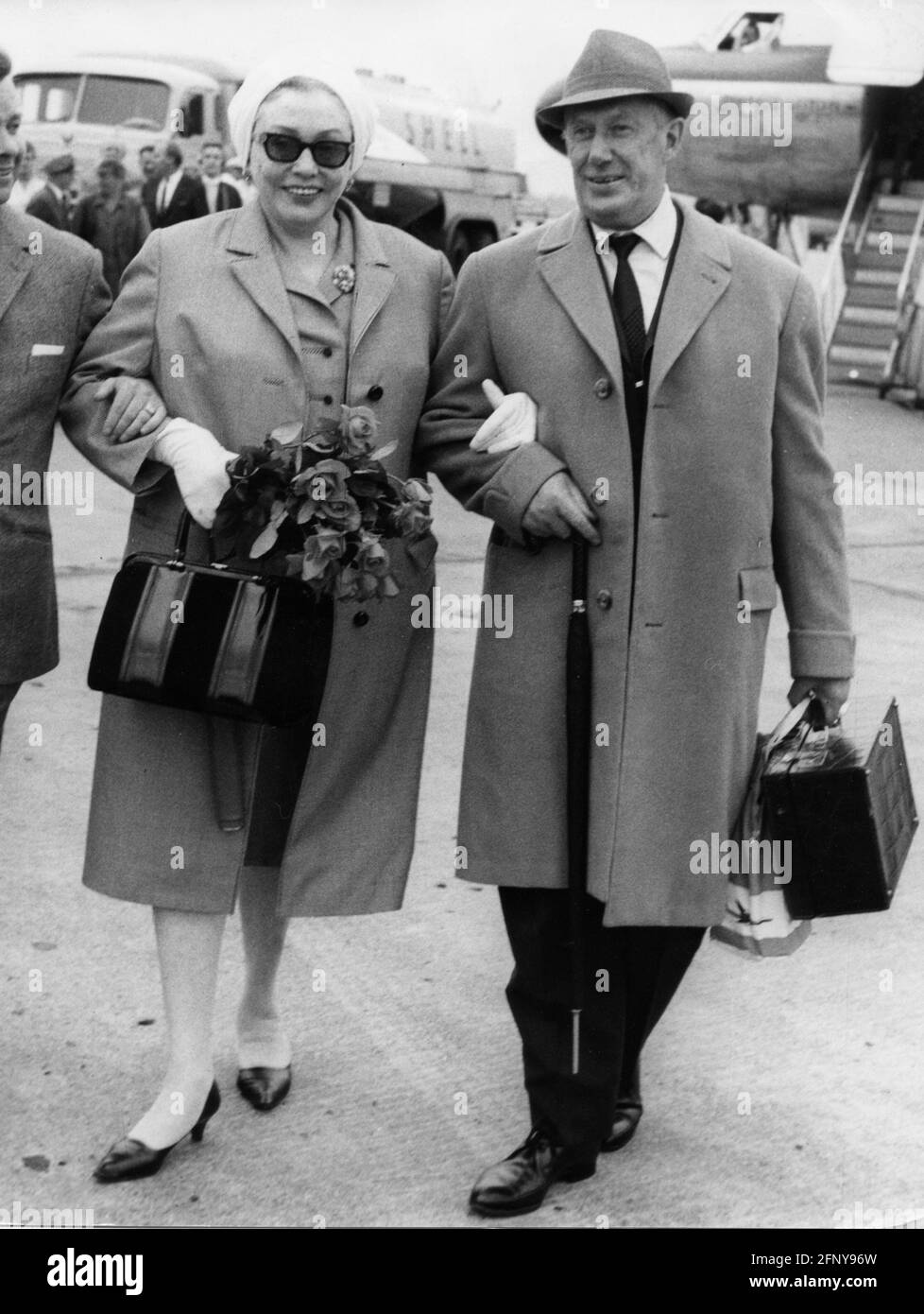 Leander, Zarah, 15.3.1907 - 23.6.1981, attrice e cantante svedese, lunghezza intera, DIRITTI-AGGIUNTIVI-CLEARANCE-INFO-NON-DISPONIBILE Foto Stock