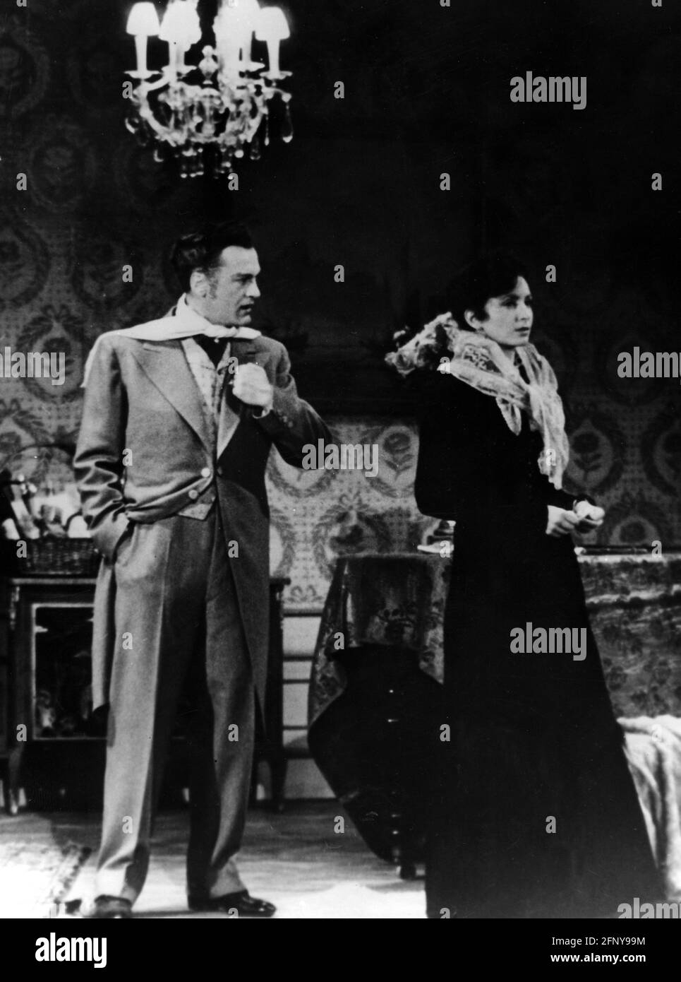 Juergens, caglid, 13.12.1915 - 18.2.1982, attore tedesco, lunghezza intera, Con Judith Holzmeister, INFORMAZIONI-DIRITTI-AGGIUNTIVI-DI-LIQUIDAZIONE-NON-DISPONIBILI Foto Stock