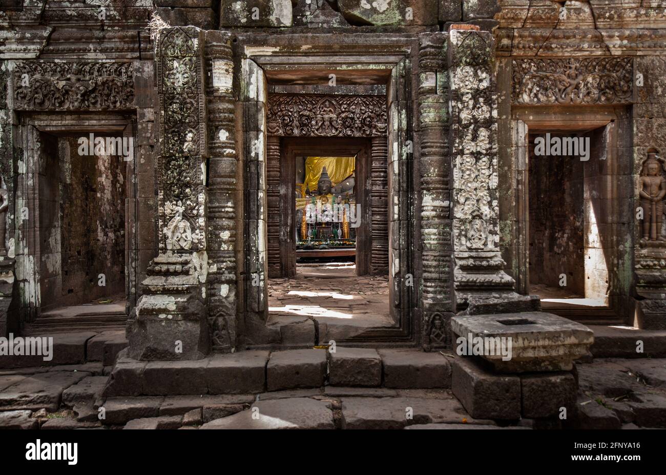 Santuario nel livello superiore di Wat Phu, un sito patrimonio dell'umanità dell'UNESCO nella provincia di Champasak, Lao PDR Foto Stock