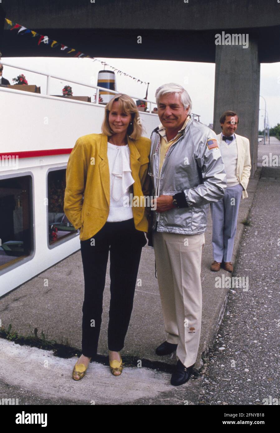 Sachs, Gunter, 14.11.1932 - 7.5.2011, industriale e fotografo tedesco, lunghezza intera, DIRITTI-AGGIUNTIVI-CLEARANCE-INFO-NON-DISPONIBILE Foto Stock