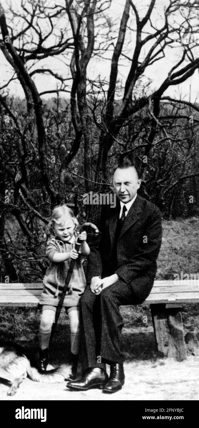 Adenauer, Konrad, 5.1.1876 - 19.4.1967, politico tedesco (CDU) e statista, cancelliere 1949 - 1963, lunghezza intera, USO-REDAZIONALE-SOLO Foto Stock