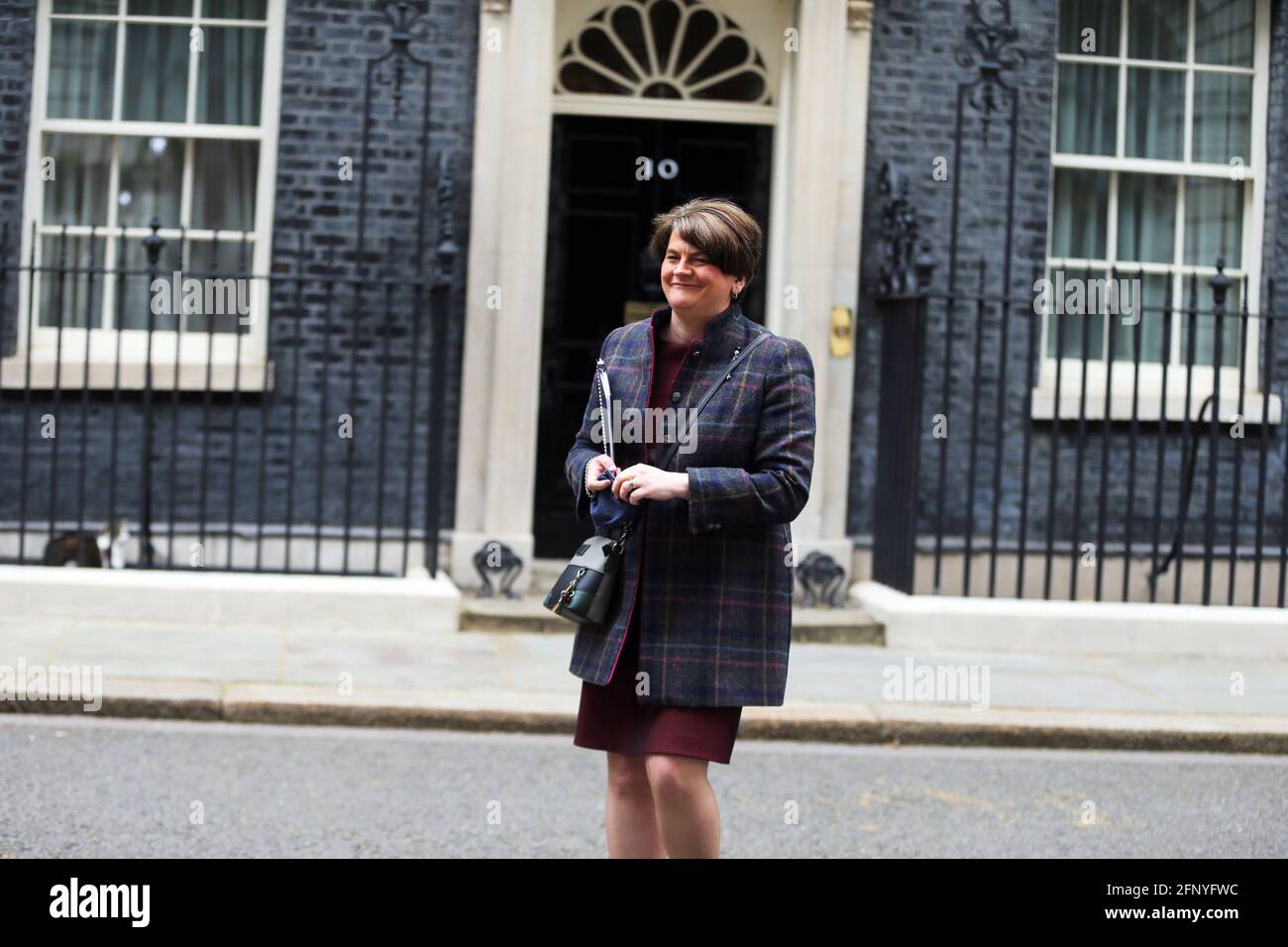 Londra, Inghilterra, Regno Unito. 20 maggio 2021. Il leader del Â partito unionista democratico uscente (DUP) e primo ministro dell'Irlanda del Nord Arlene FosterÂ arriva a Downing Street per incontrare il primo ministro britannico Boris Johnson l'ultima volta. Foster si dimorerà in qualità di leader del DUP il 28 maggio e terminerà il suo tempo come primo ministro alla fine di giugno. Credit: Tayfun Salci/ZUMA Wire/Alamy Live News Foto Stock