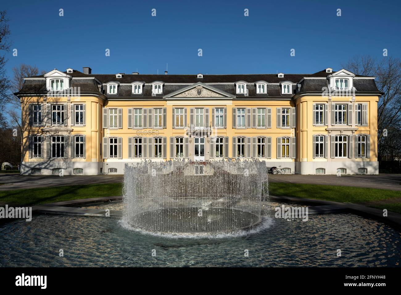 Leverkusen, Schloß Morsbroich mit Springbrunnen Foto Stock