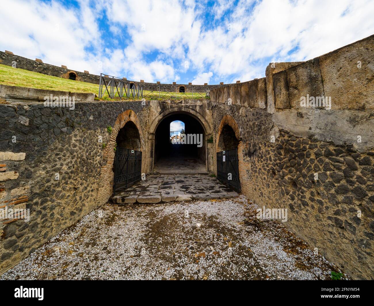 L'anfiteatro di Pompei è il più antico tra quelli conosciuti in epoca romana. Costruito nel 70 a.C. su iniziativa dei magistrati Caius Quinctus valgus e Marcus Porcius - sito archeologico di Pompei, Italia Foto Stock
