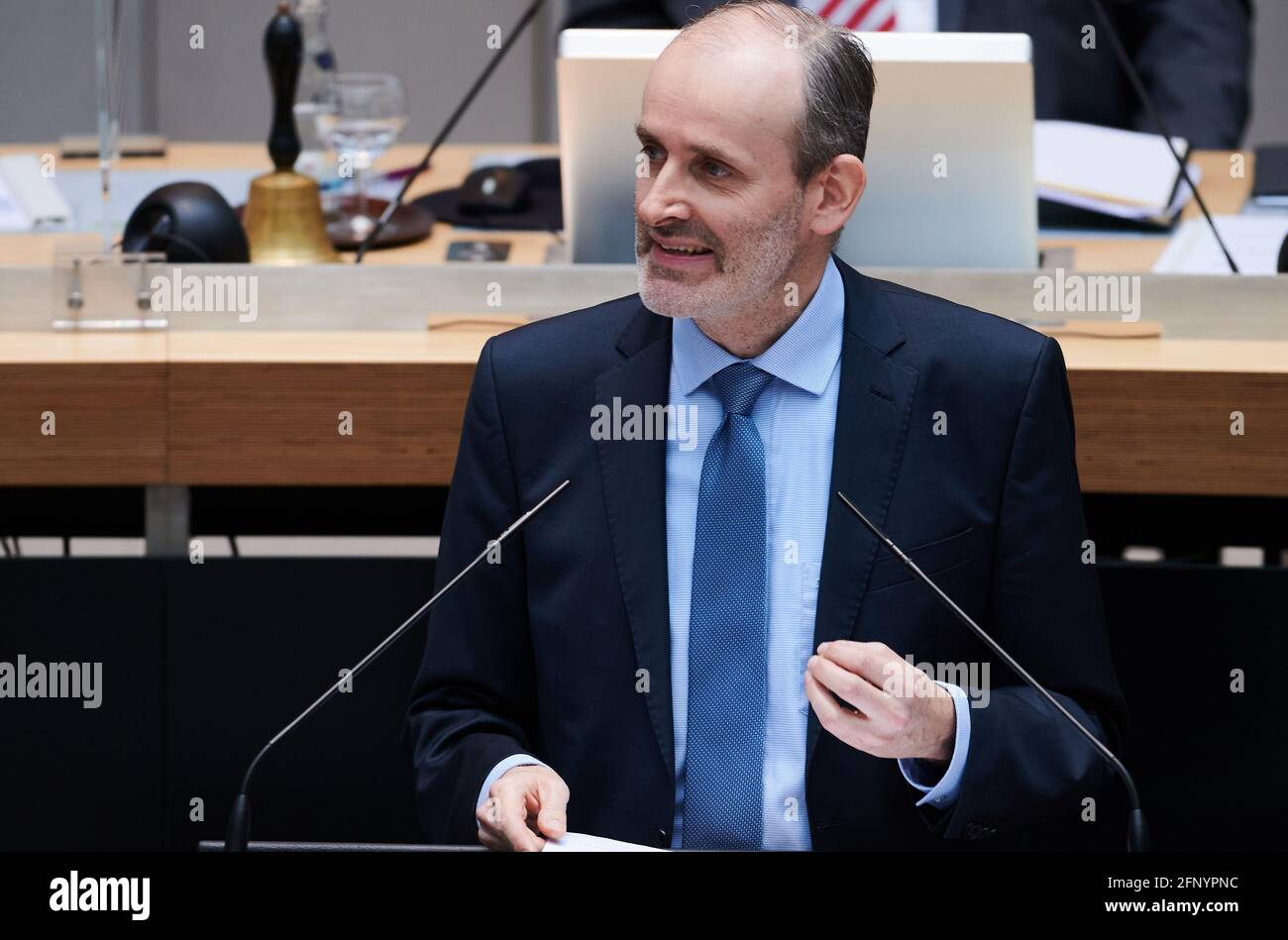 Berlino, Germania. 20 maggio 2021. Il deputato al Parlamento europeo Martin Trefzer (AFD) interviene nella sessione plenaria della Camera dei rappresentanti di Berlino. Il parlamento si occupa del tema "strategia chiara contro l'antisemitismo - solidarietà vissuta con gli ebrei e Israele". Credit: Annette Riedl/dpa/Alamy Live News Foto Stock