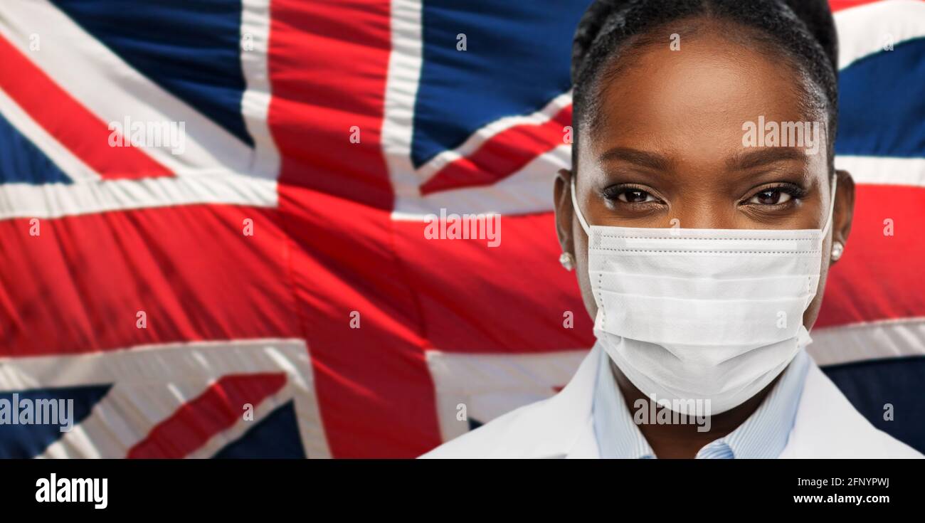 medico afroamericano in maschera medica Foto Stock