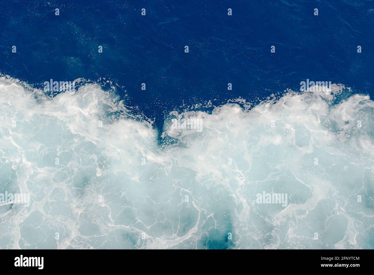 nave sveglia sull'oceano atlantico Foto Stock