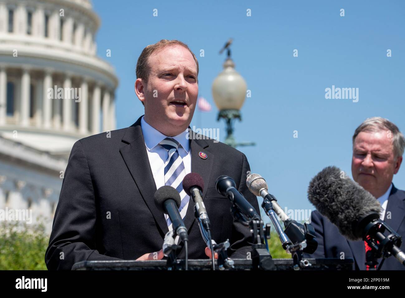 Il Rappresentante degli Stati Uniti Lee Zeldin (Repubblicano di New York), Copresidente della Camera del Repubblicano Israele Caucus, ha espresso le sue osservazioni durante una conferenza stampa sul conflitto tra Israele e Hamas, al di fuori del Campidoglio degli Stati Uniti a Washington, DC, mercoledì 19 maggio 2021. Credito: Rod Lammey/CNP /MediaPunch Foto Stock