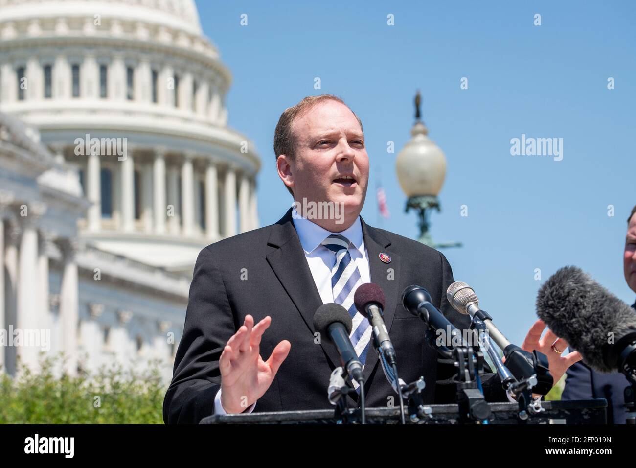 Il Rappresentante degli Stati Uniti Lee Zeldin (Repubblicano di New York), Copresidente della Camera del Repubblicano Israele Caucus, ha espresso le sue osservazioni durante una conferenza stampa sul conflitto tra Israele e Hamas, al di fuori del Campidoglio degli Stati Uniti a Washington, DC, mercoledì 19 maggio 2021. Credito: Rod Lammey/CNP /MediaPunch Foto Stock
